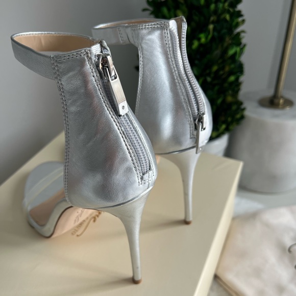 Vince Camuto ‘Imagine’ Silver Stiletto - Picture 12 of 17